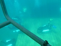 Diving lesson on underwater platform