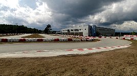 Closed kart track