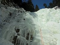 Ice waterfall, pulling down climbing ropes