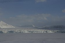 Tunabreen glacier