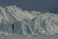 Tunabreen glacier edge
