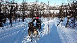 Downhill from Sjnjierak mountain