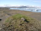 Grassy spot overlooking Jökulsarlon - the perfect place