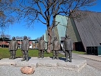 Statues of first people at South Pole