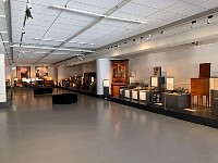 Electronic musical instrument exhibit