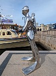 Chrome diver in Oslo