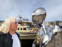 Chrome diver in Oslo