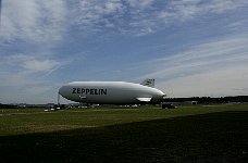 Zeppelin at refuelling mast