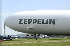 Zeppelin at refuelling mast