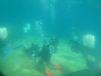 Diving lesson on underwater platform