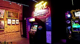 Street Fighter II cabinet