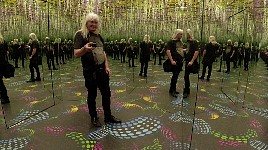 Museum of Illusions Madrid mirror room