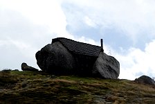 Casa do Penedo