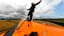 Hands free wind walking