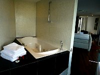 Euromast Stars suite bathtub