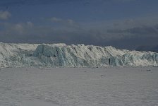 Tunabreen glacier edge