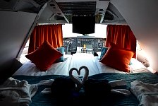 Jumbo Stay flight deck bed