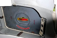 Flight deck emergency hatch