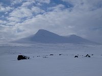 Final kilometers to Lomtjaernstugan off trail