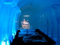 Strawberry room in Icehotel