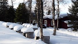 Dog houses at Oeverst-Jugtan