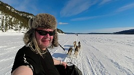 Dogsledding in a t-shirt